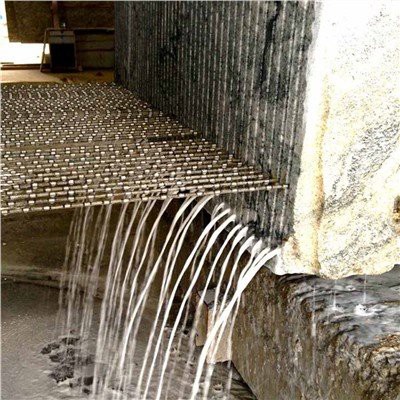 Cava di granito taglio filo diamantato